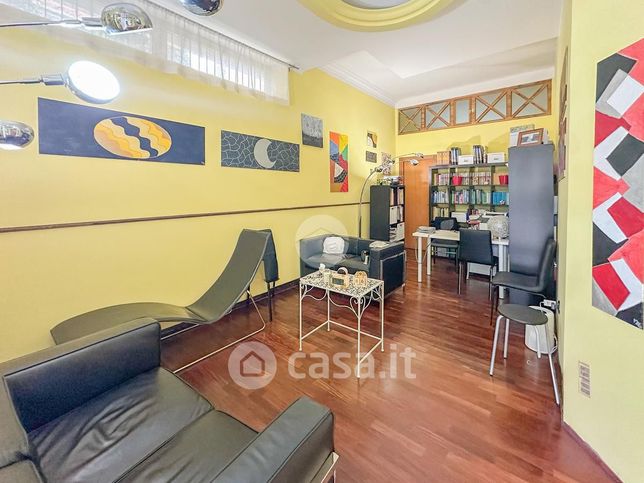 Ufficio in commerciale in Viale Giovanni Bovio 127