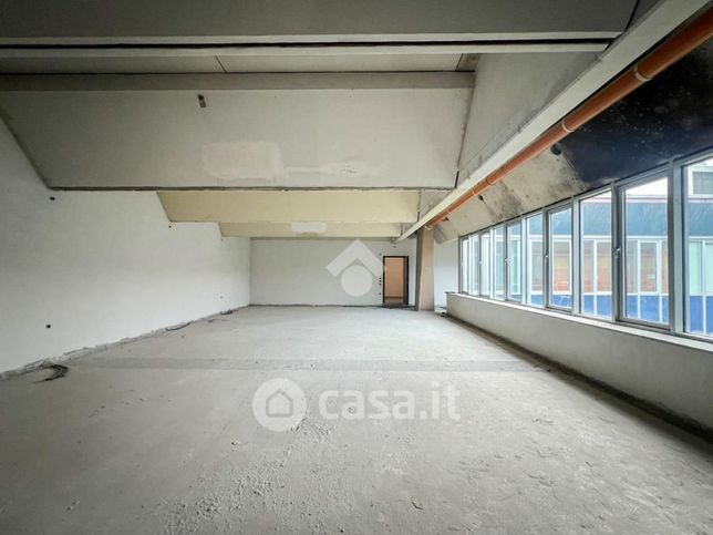 Ufficio in commerciale in Via Laris 5