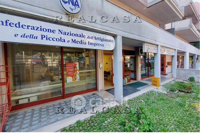 Ufficio in commerciale in Via A. Moro 60