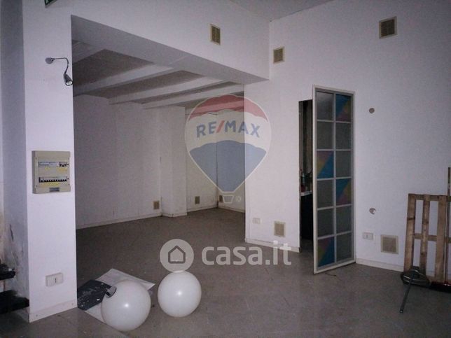 Garage/posto auto in residenziale in Via Archimede 100