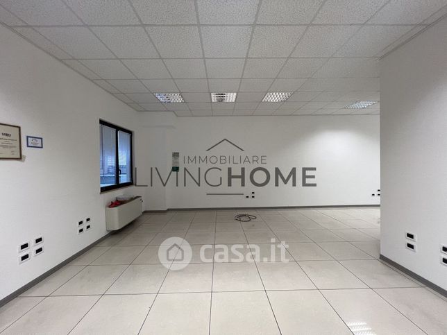 Ufficio in commerciale in 