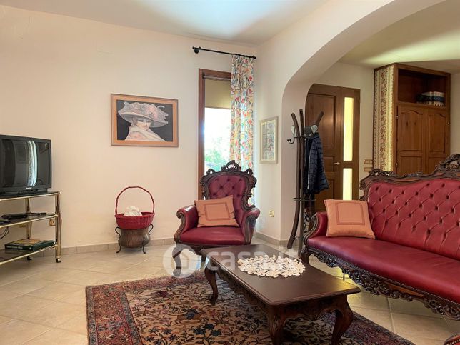 Casa bi/trifamiliare in residenziale in