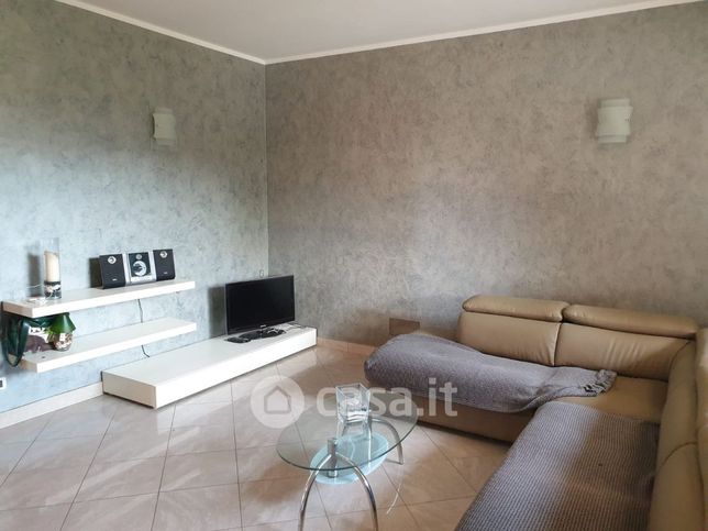 Casa bi/trifamiliare in residenziale in 