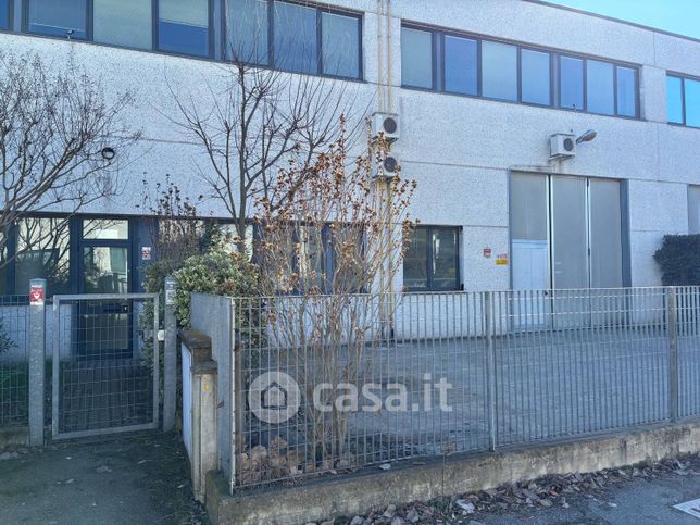 Capannone in commerciale in Via Stelloni Ponente