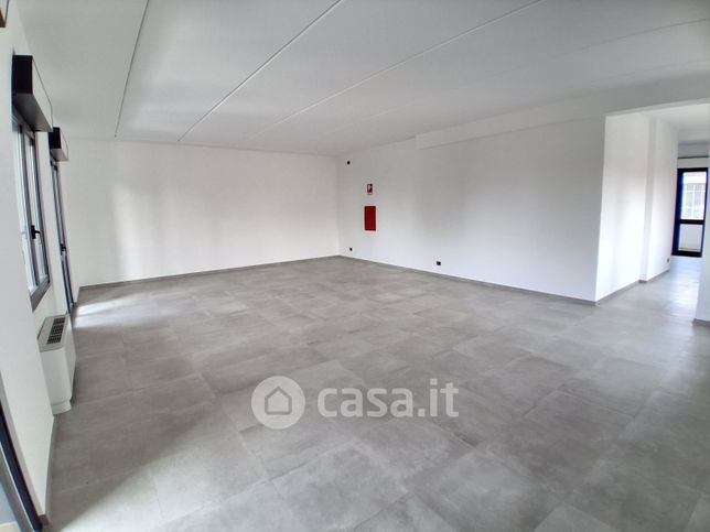 Ufficio in commerciale in Via Bergamo 99