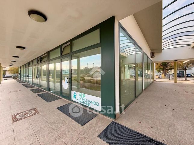 Box/posto auto in residenziale in Viale Tritone 9