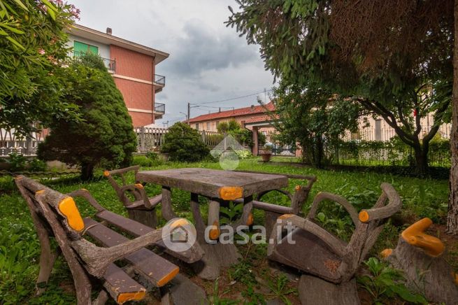 Casa bi/trifamiliare in residenziale in Via Circonvallazione 113