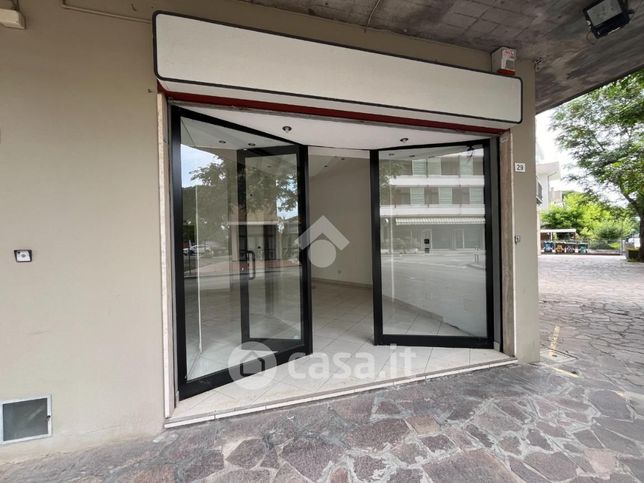 Garage/posto auto in residenziale in Viale Mosca 27