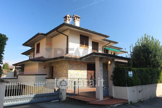 Casa bi/trifamiliare in residenziale in Via della Musia 25