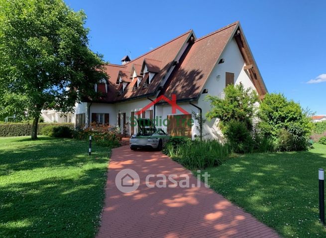 Villa in residenziale in Viale della Resistenza 149