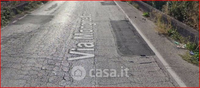Terreno agricolo in commerciale in Via Mongibello