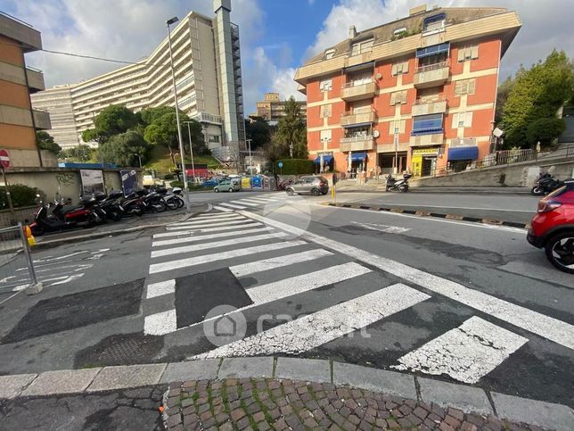 Capannone in commerciale in Via Silvio Lagustena 166