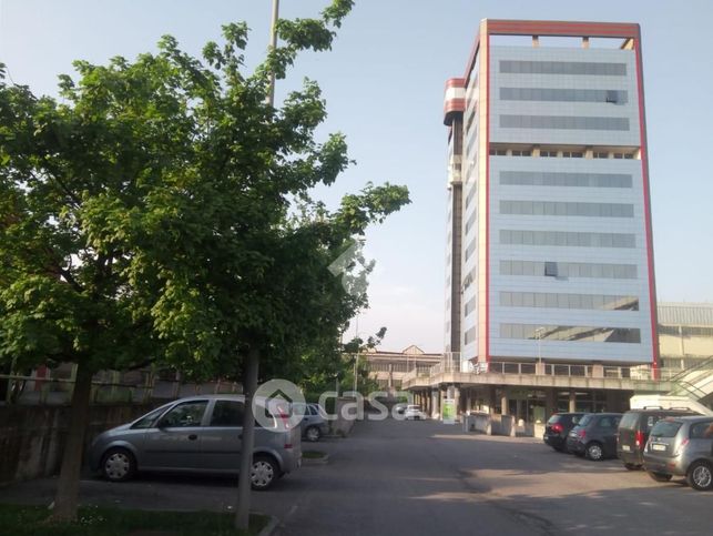 Ufficio in commerciale in Via Orzinuovi 20