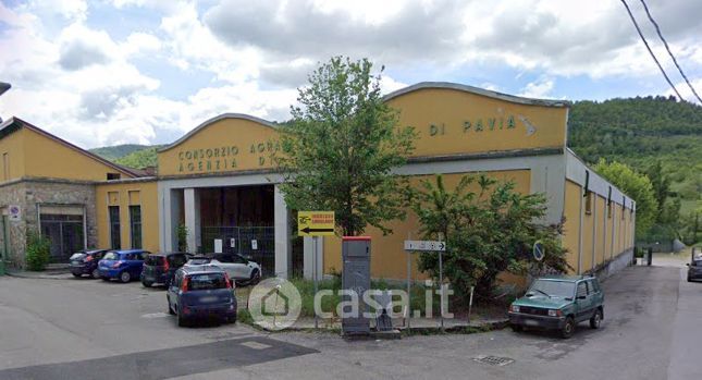Capannone in commerciale in