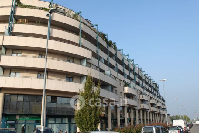 Ufficio in commerciale in Via Gino Bozzini 9