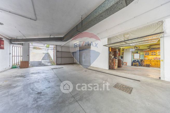 Box/posto auto in residenziale in Via della Rustica