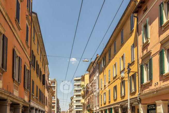 Negozio/locale commerciale in commerciale in Via San Felice 64