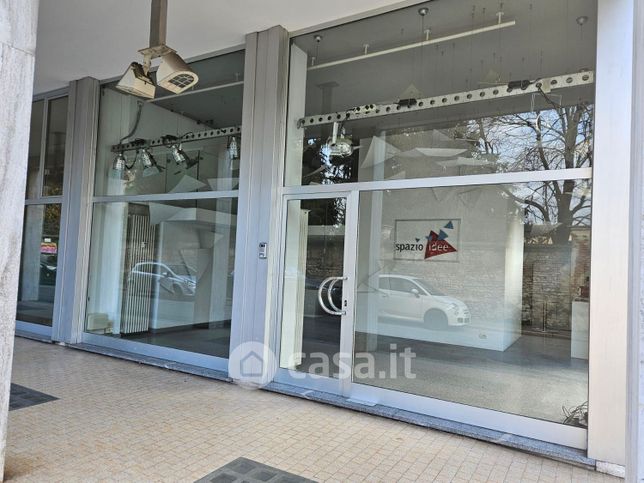 Attivitã /licenza (con o senza mura) in commerciale in Via D. Alighieri 1