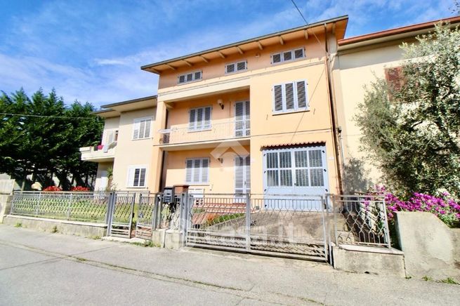 Villa in residenziale in Via Monsummanese