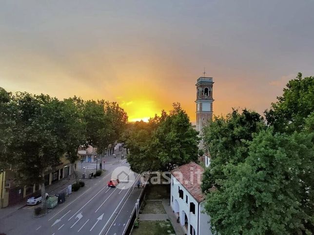 Attivitã /licenza (con o senza mura) in commerciale in 