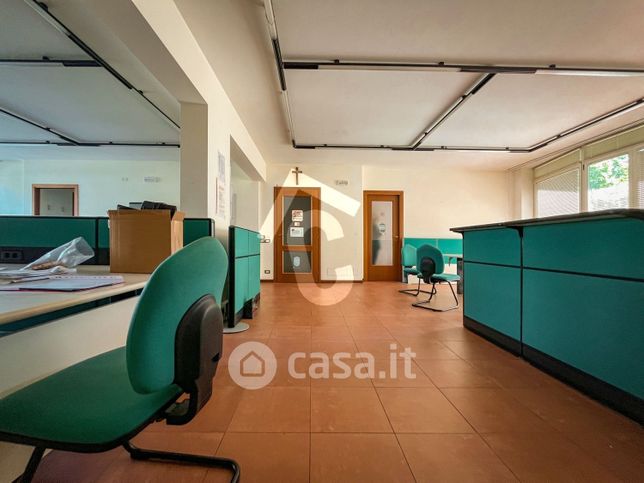 Ufficio in commerciale in 