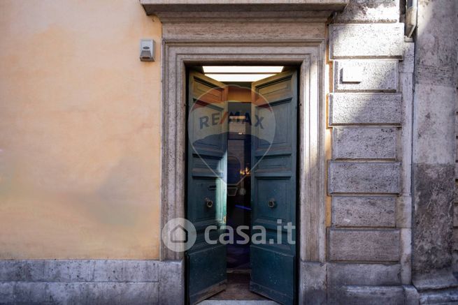 Attività/licenza (con o senza mura) in commerciale in Corso Vittorio Emanuele II 142