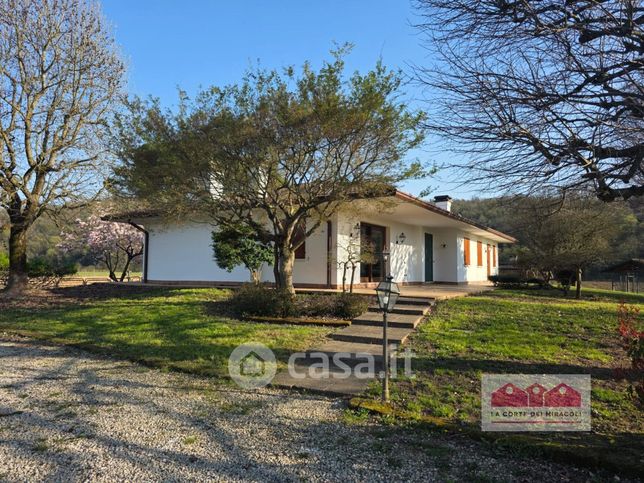 Casa indipendente in residenziale in Viale Sant' Agostino 481