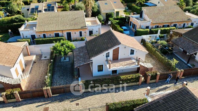 Villetta a schiera in residenziale in Via dei Normanni 45