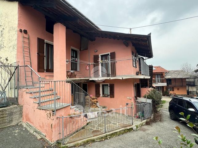 Casa bi/trifamiliare in residenziale in Borgata Mollar dei Franchi 31