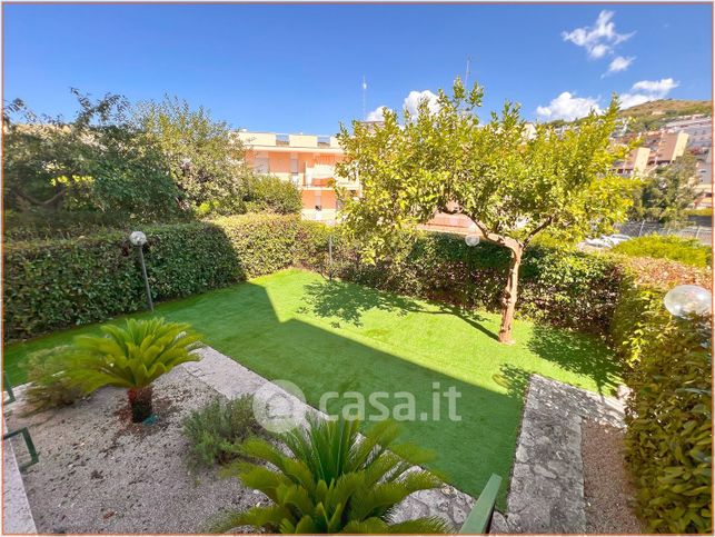 Appartamento in residenziale in Viale Oceania 1