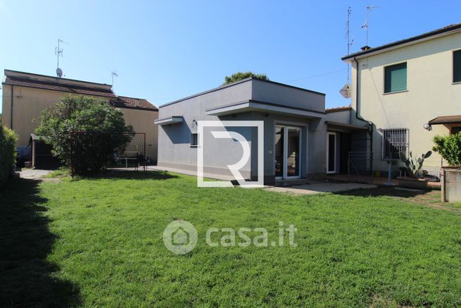 Villetta a schiera in residenziale in Via Violetta 33