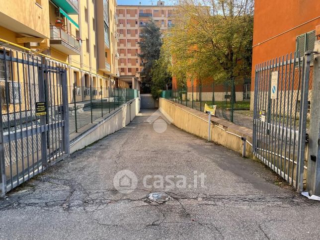 Garage/posto auto in residenziale in Via Adelaide Ristori 9