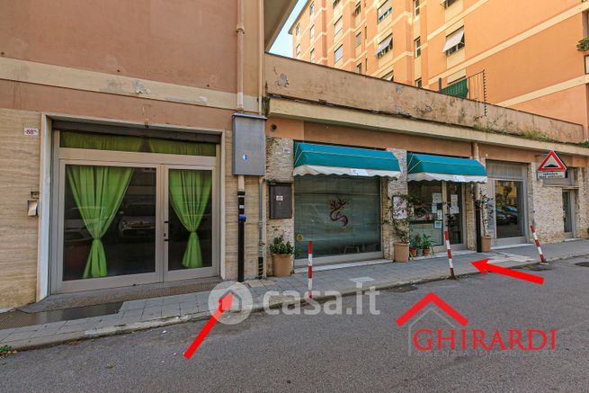 Negozio/locale commerciale in commerciale in Via Borzoli 88 M/rosso