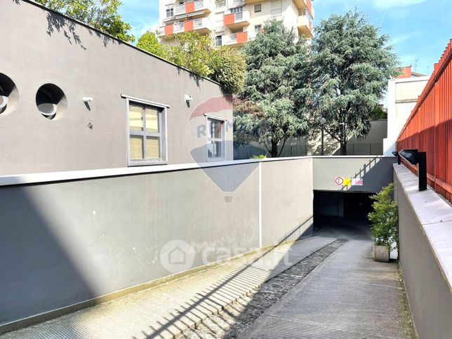 Box/posto auto in residenziale in Via Arcivescovo Romilli 20