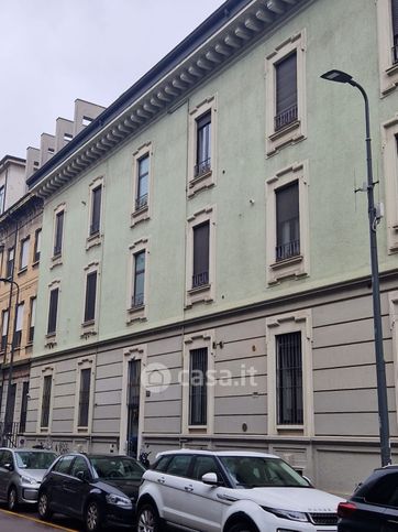 Ufficio in commerciale in Via della Commenda 20