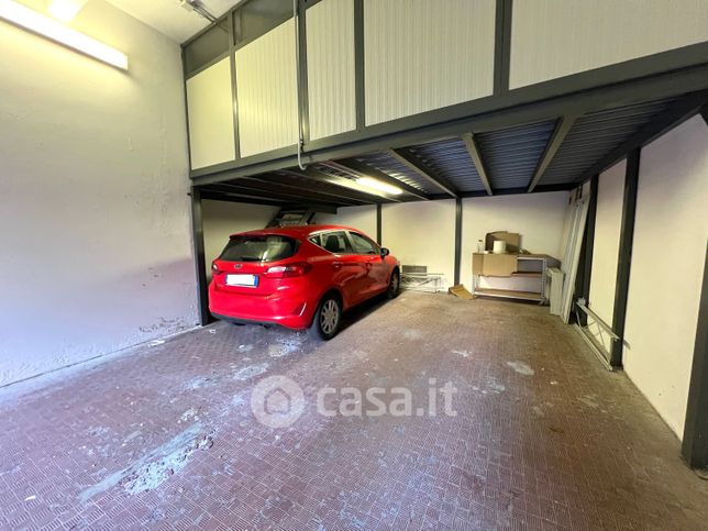 Garage/posto auto in residenziale in Mura di Santa Chiara 7