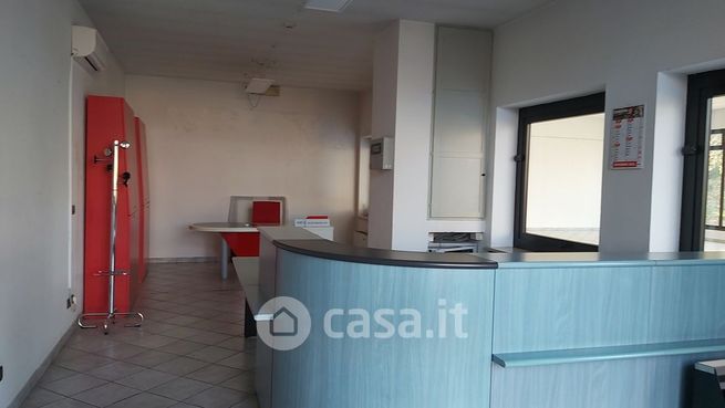 Capannone in commerciale in Via della Repubblica 41