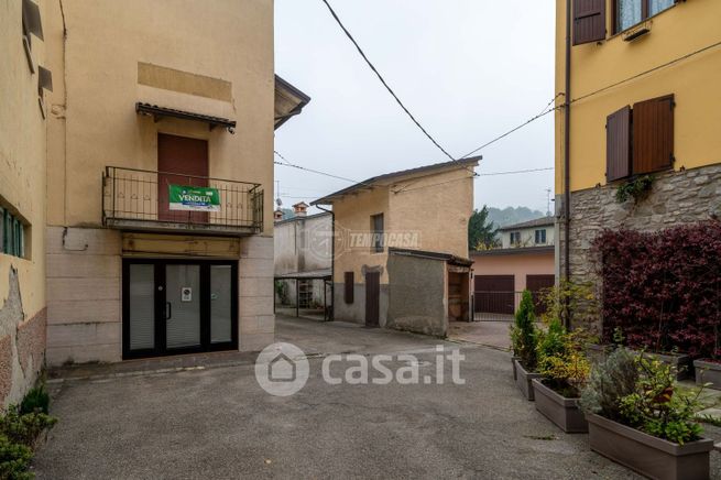 Casa indipendente in residenziale in Via Roma Sud