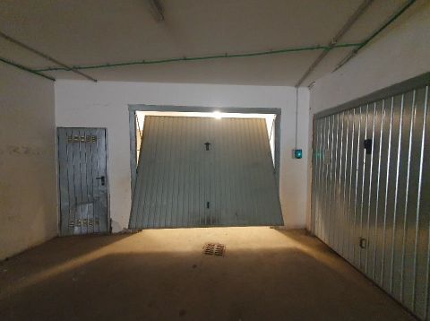 Box/posto auto in residenziale in Viale Pietro Nenni