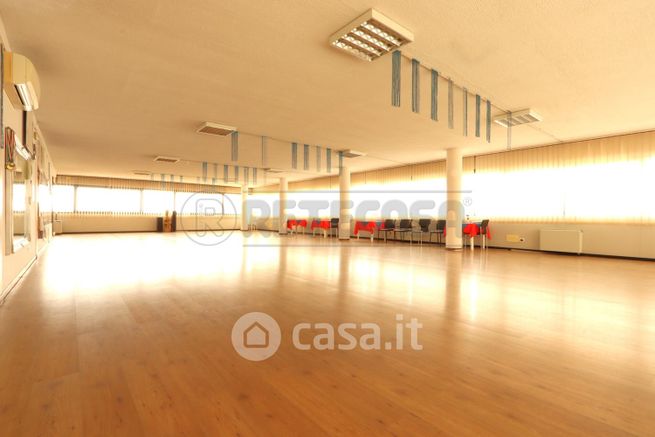 Ufficio in commerciale in Via Roma 119