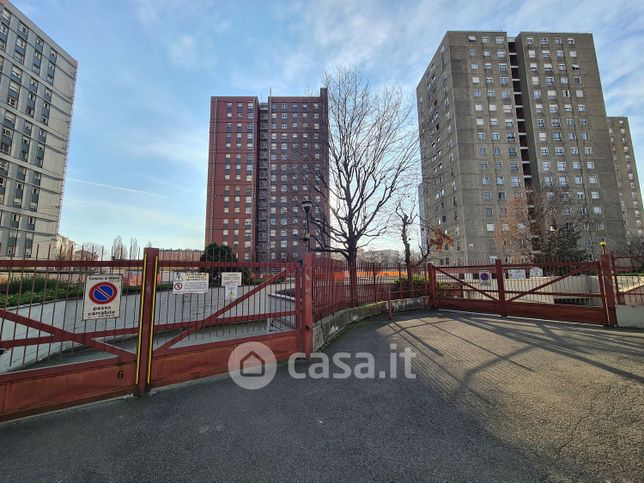 Garage/posto auto in residenziale in Viale Ca' Granda 27