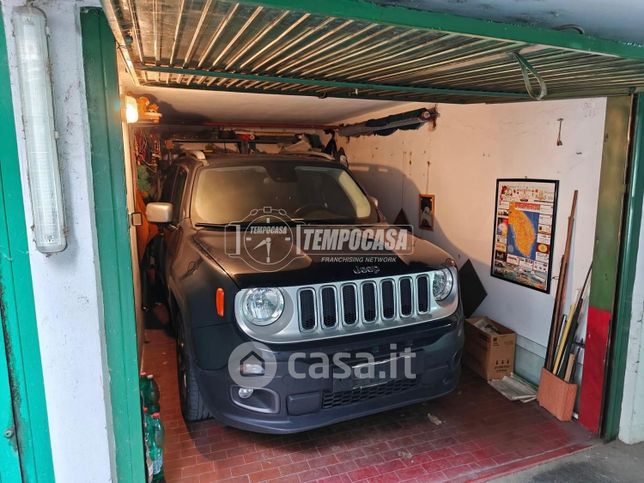 Box/posto auto in residenziale in Viale San Gimignano 6