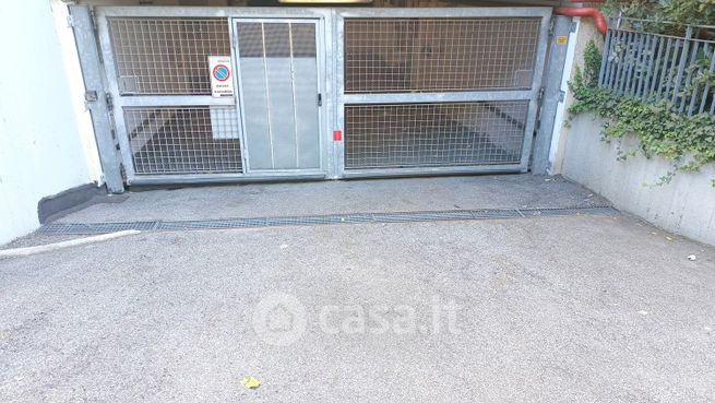 Garage/posto auto in residenziale in Via Federico Donaver 82