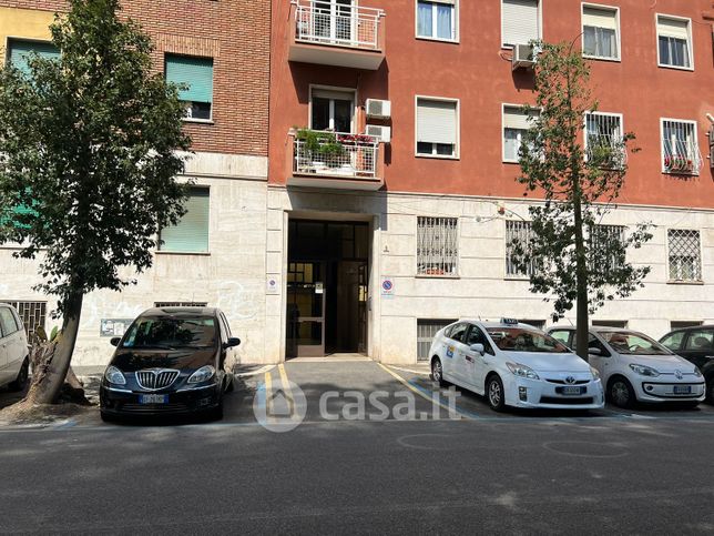 Box/posto auto in residenziale in Via Alfonso Borelli 7