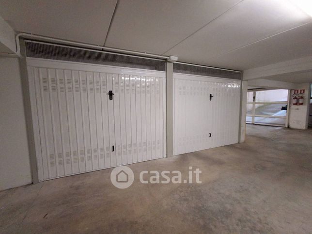 Box/posto auto in residenziale in Viale Nicolò Persichetti 42