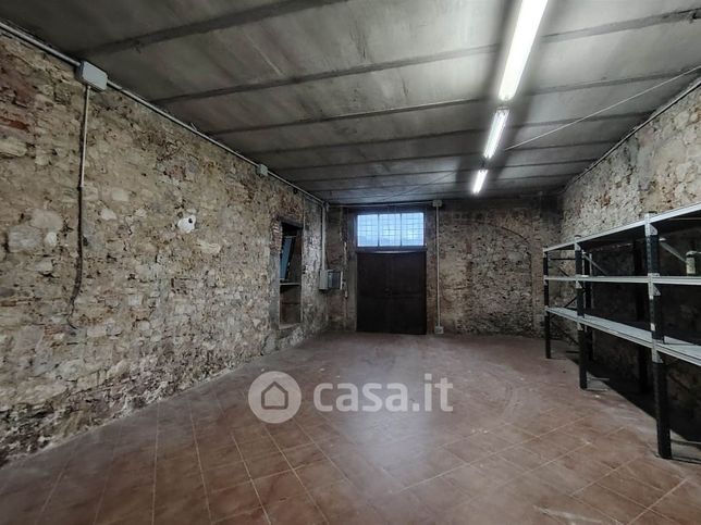Capannone in commerciale in Via Vecchia Provinciale Lucchese