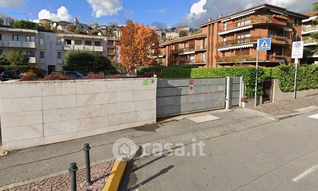 Box/posto auto in residenziale in Via Brigata Lupi 4 a
