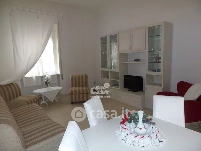 Casa indipendente in residenziale in 