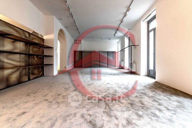 Ufficio in commerciale in Via Senato