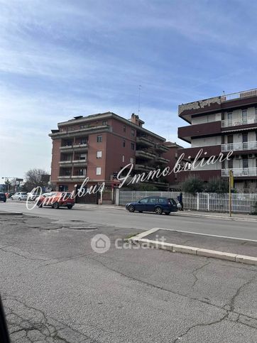 Ufficio in commerciale in 